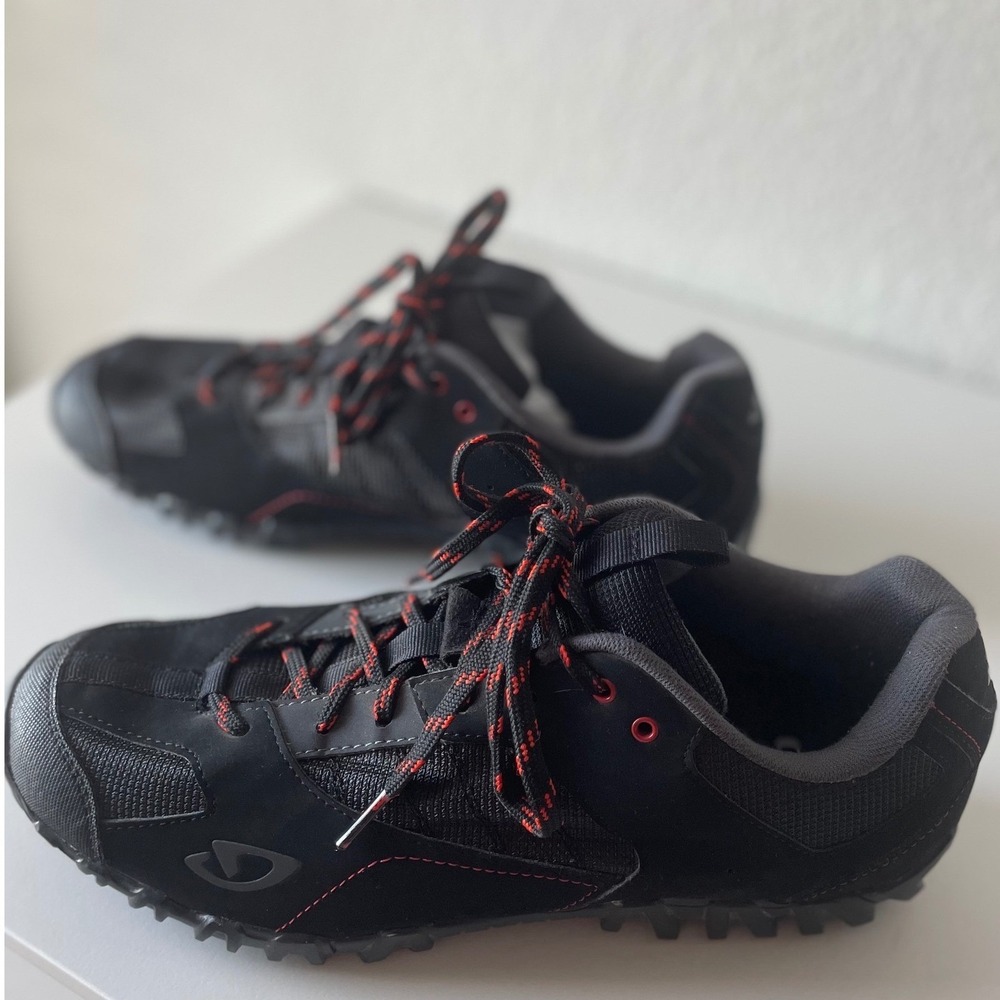 Giro Rumble VR Mens Mountain Bike Shoes Black Red Vibram Sole SPD Compatible 11 - Picture 2 of 12